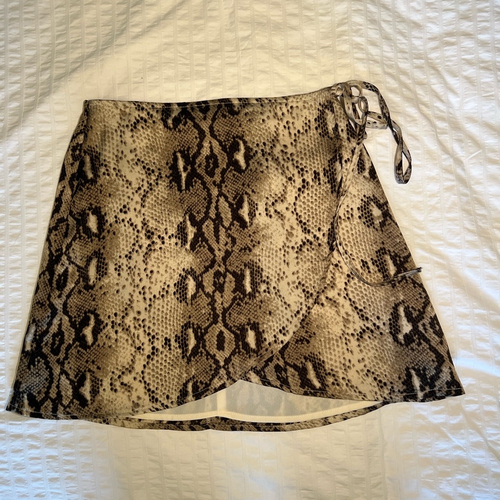 Le Lis Collection - Satin Snake Print Skirt